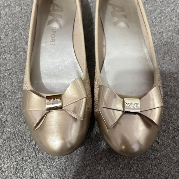Anne Klein Sport Metallic Gold Flats with Bows - Picture 6 of 10